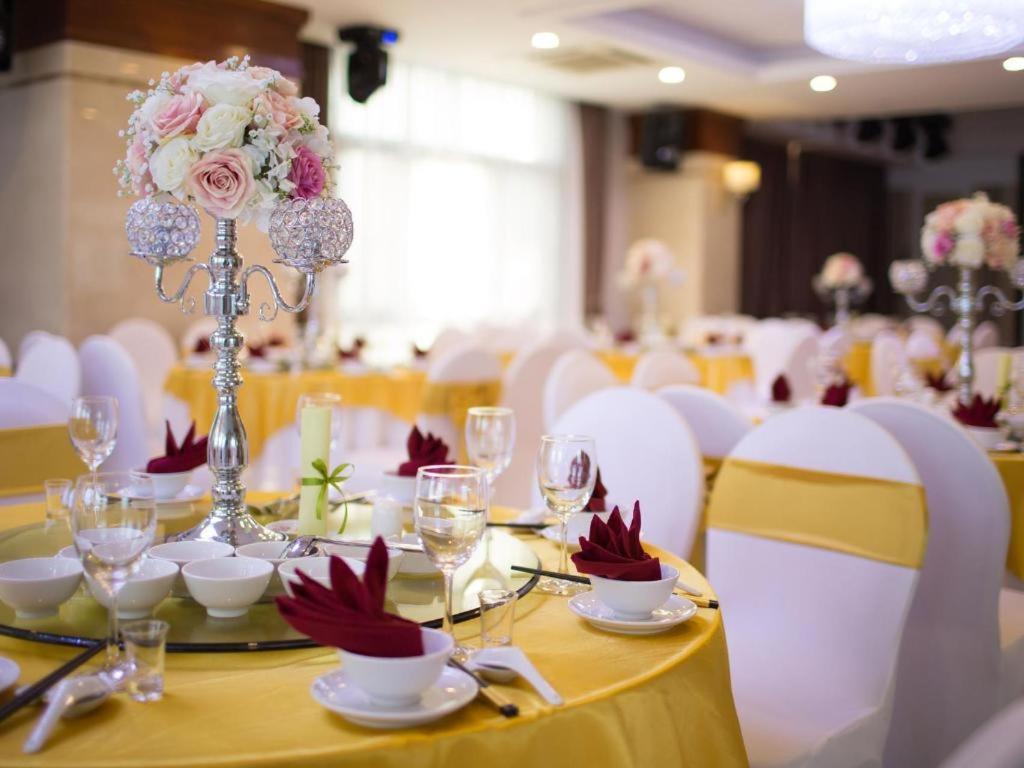 Royal Palace Hotel Tuyen Quang Exterior photo