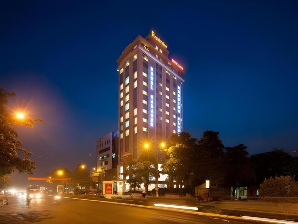 Royal Palace Hotel Tuyen Quang Exterior photo
