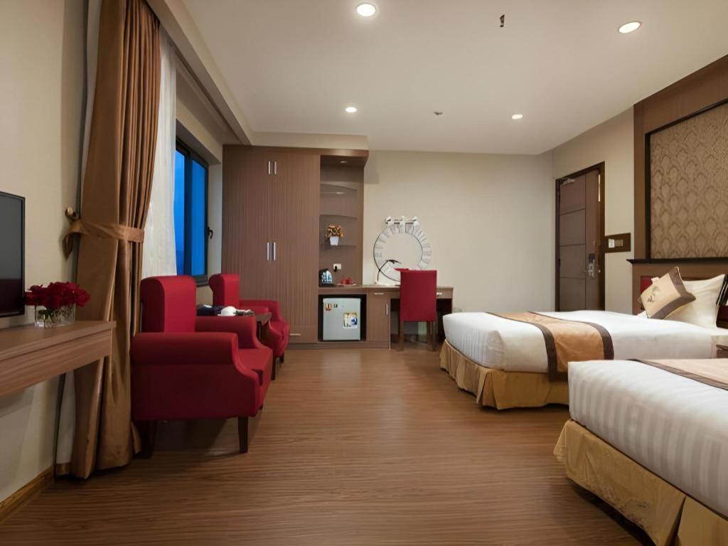 Royal Palace Hotel Tuyen Quang Exterior photo