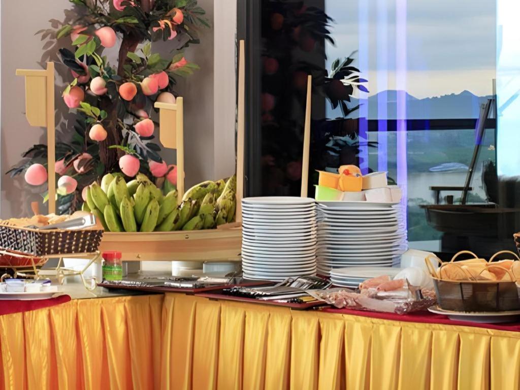 Royal Palace Hotel Tuyen Quang Exterior photo