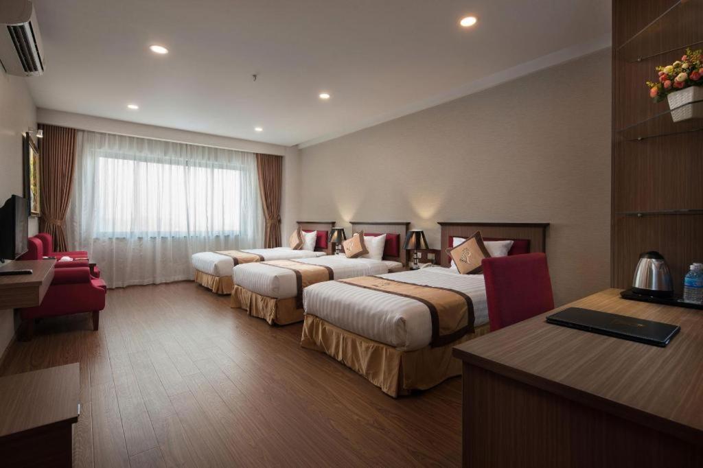 Royal Palace Hotel Tuyen Quang Exterior photo