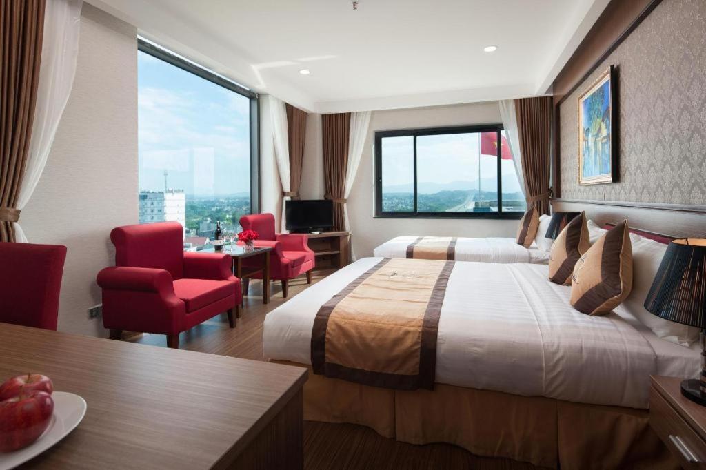 Royal Palace Hotel Tuyen Quang Exterior photo