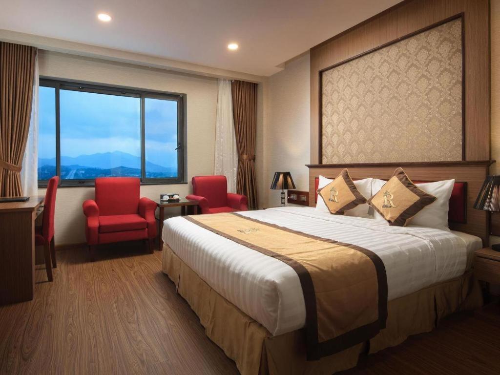 Royal Palace Hotel Tuyen Quang Exterior photo