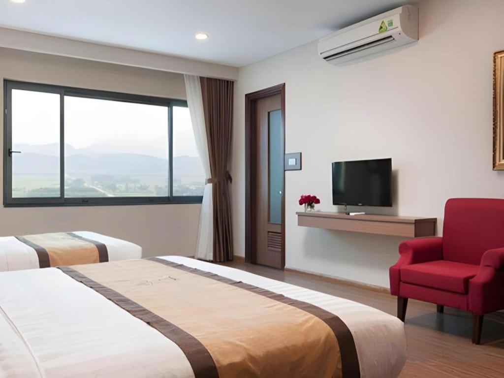 Royal Palace Hotel Tuyen Quang Exterior photo