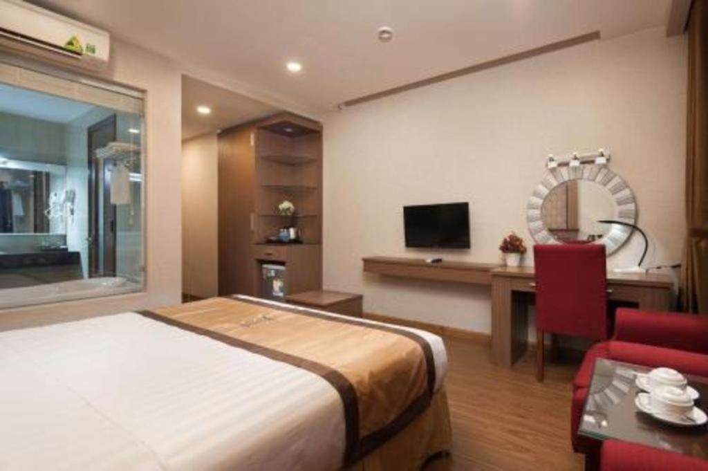 Royal Palace Hotel Tuyen Quang Exterior photo