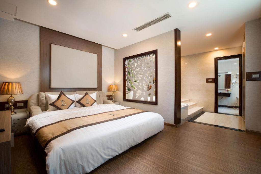 Royal Palace Hotel Tuyen Quang Exterior photo