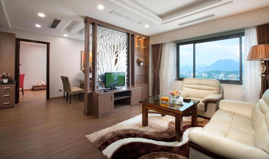 Royal Palace Hotel Tuyen Quang Exterior photo