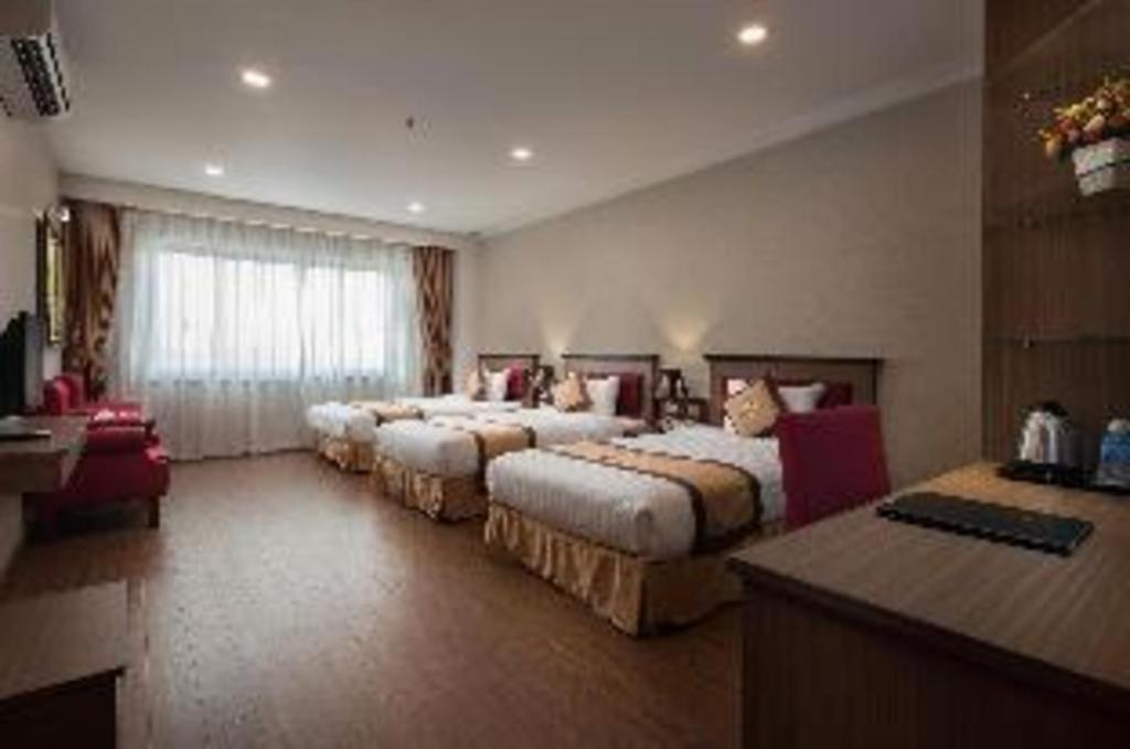 Royal Palace Hotel Tuyen Quang Exterior photo