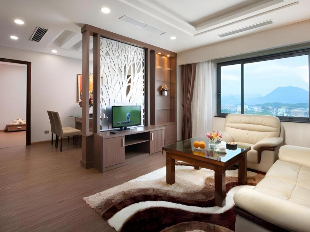 Royal Palace Hotel Tuyen Quang Exterior photo