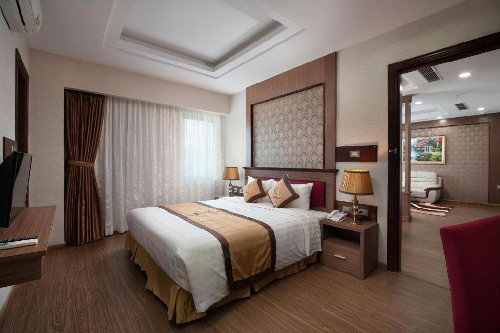 Royal Palace Hotel Tuyen Quang Exterior photo